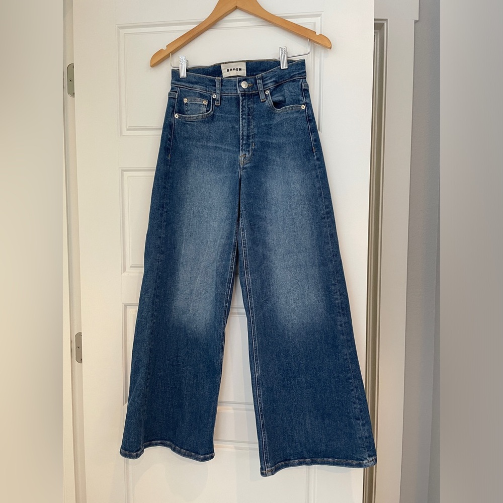 Boden high rise wide leg jeans. Size 26 waist, 28 length.